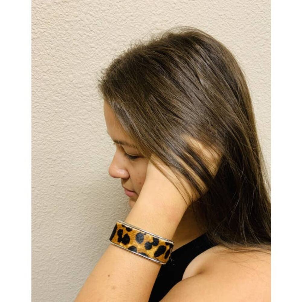 Cuff Leopard Print - Picture 2 of 2